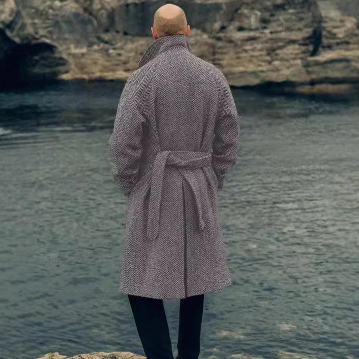 Elegant wool coat for men with belt in a classic houndstooth pattern Lune London