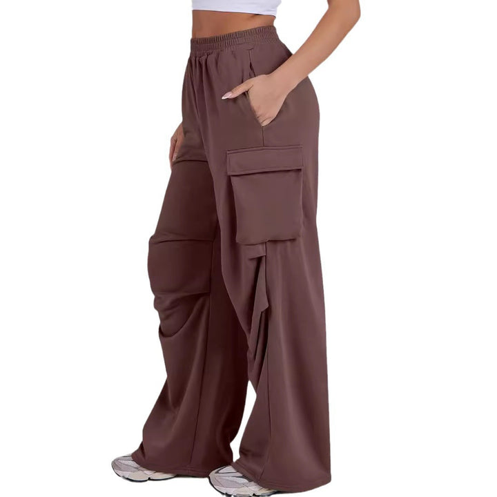 Women's cargo pants with a casual fit and practical side pockets Lune London