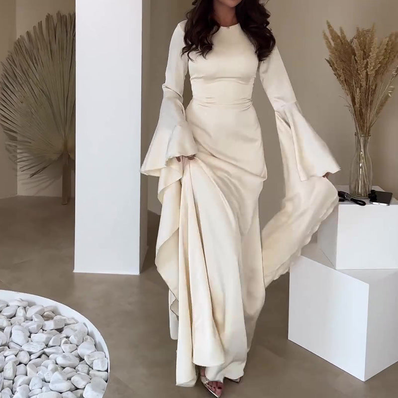 Ladies Elegant Evening Dress with Voluminous Sleeves and Body-Hugging Fit Lune London
