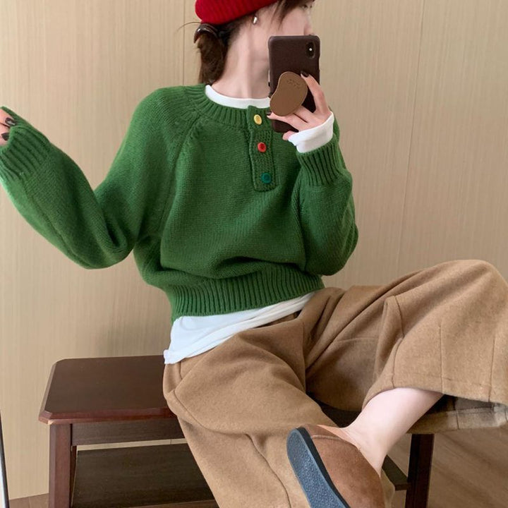 Pull confortable pour femmes avec des détails de boutons colorés et un matériau doux Chic & Stil