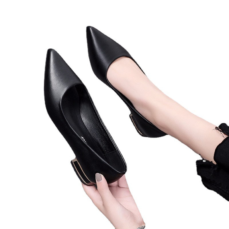 Elegant ladies' pumps with a comfortable block heel Lune London