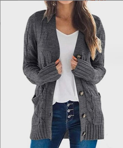 Knitted women's pullover with a structured cable pattern and practical pockets Lune London