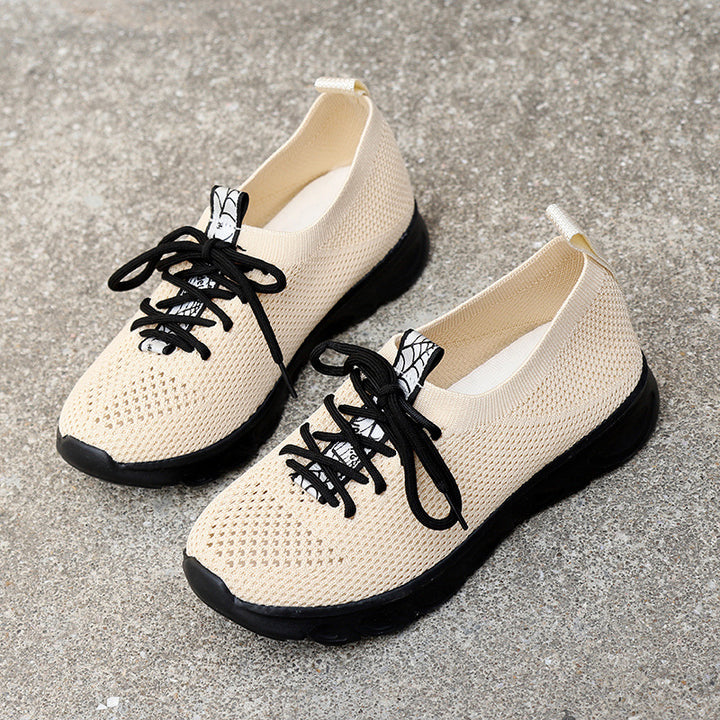 Breathable leisure sneakers for women with a flexible upper material and a non-slip sole Lune London