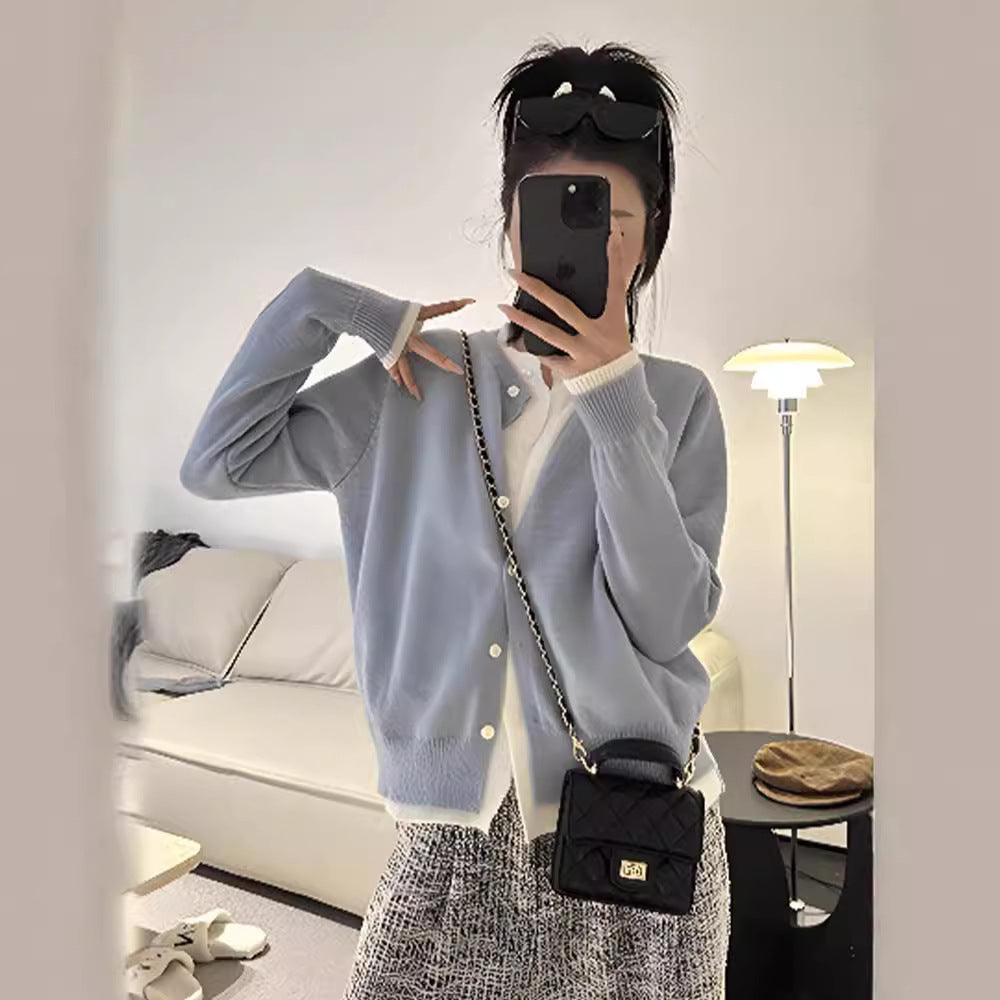 Ladies elegant cardigan with button details and soft material Lune London