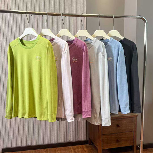 Chemise sportive à manches longues pour femmes avec une structure de tissu innovante Chic & Stil