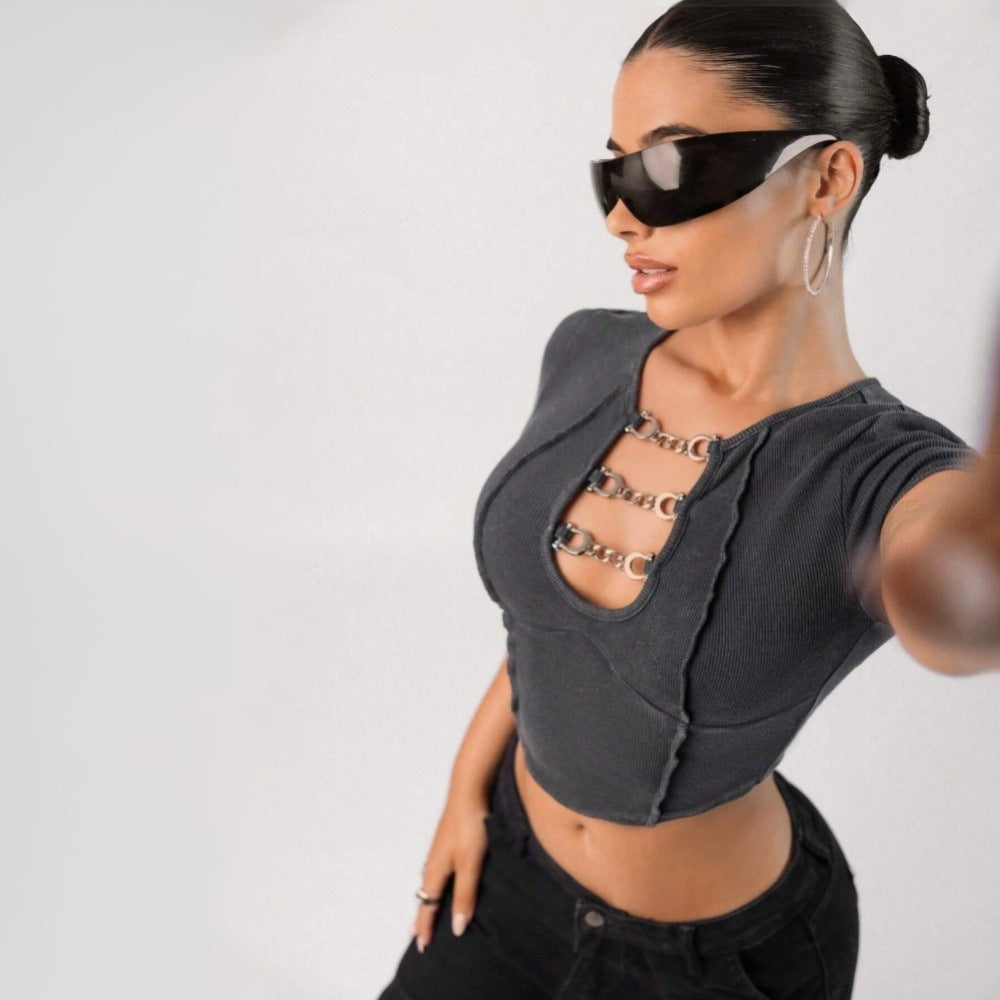 Short top for women with decorative chain accents and fitted cut Chic & Stil