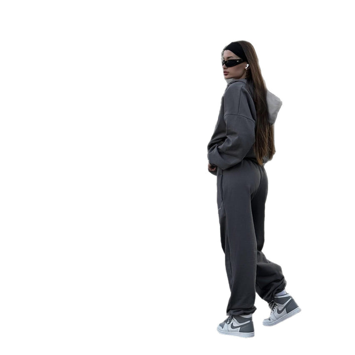 Casual outfit for women with wide pants and sporty jacket Lune London