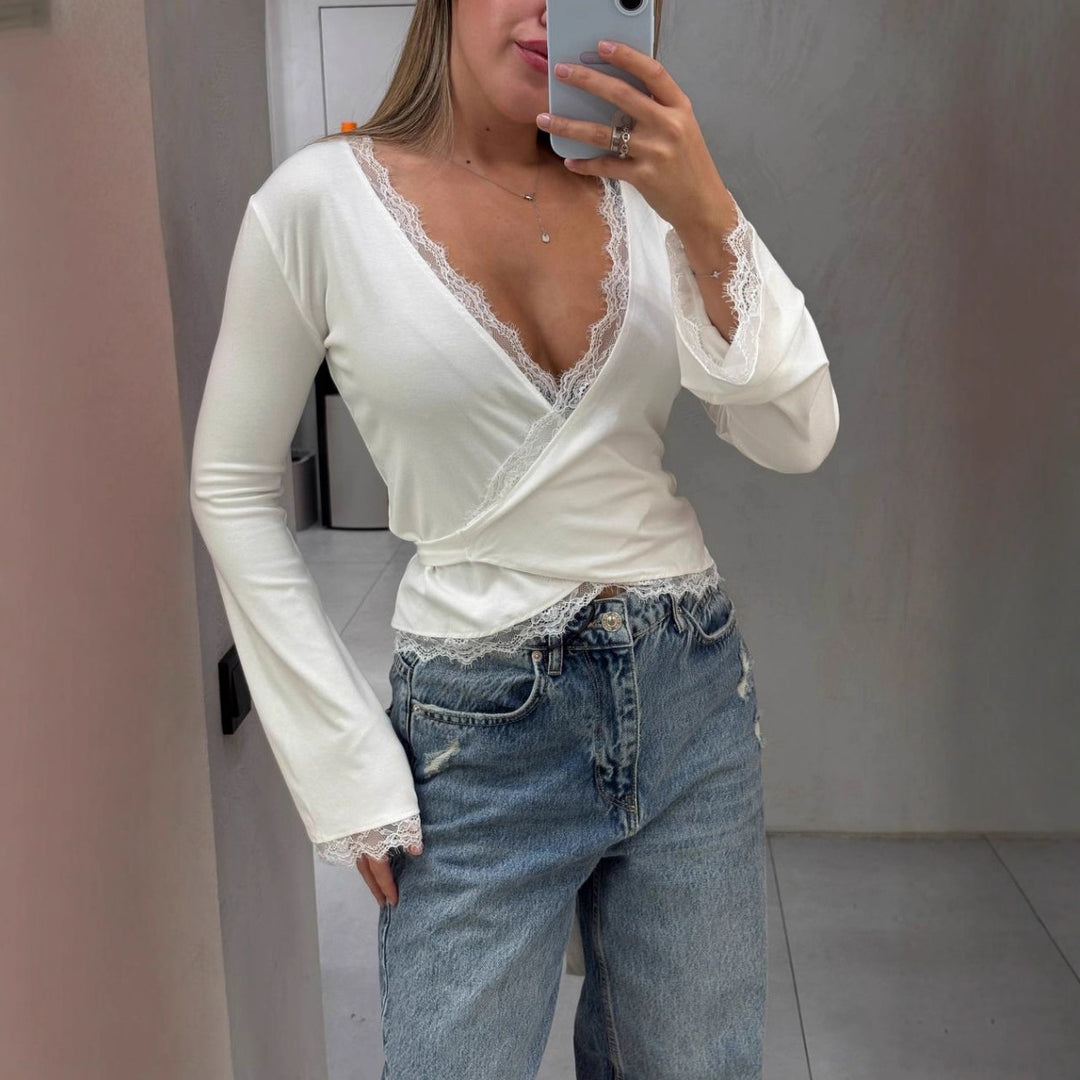 Haut à encolure cache-cœur pour dames avec un élégant bord en dentelle Chic & Stil