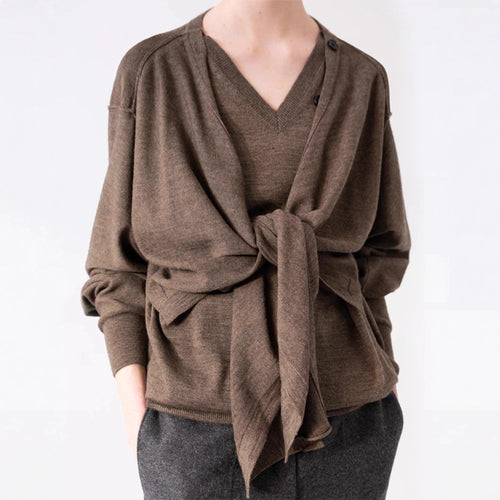 Cardigan en tricot décontracté pour femmes avec coupe asymétrique et détails de boutons Chic & Stil