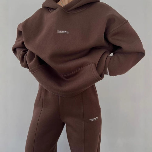 Ladies oversized comfortable sweatshirt with kangaroo pockets and modern inscription Lune London