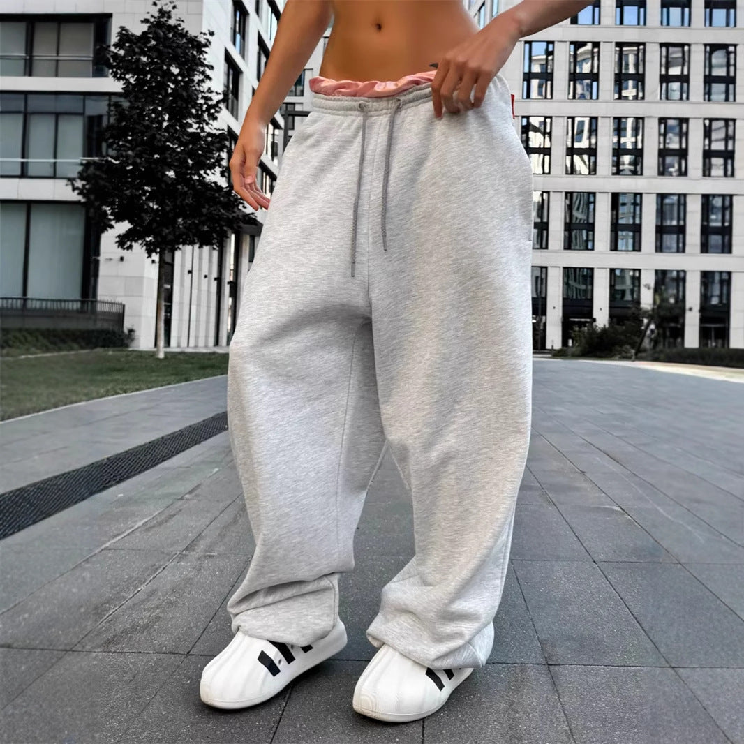 Comfortable and casual leisure pants for women with elastic waist and loose fit Lune London