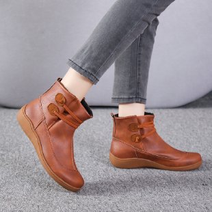 Trendy winter boots for women with practical lacing and a non-slip sole Lune London