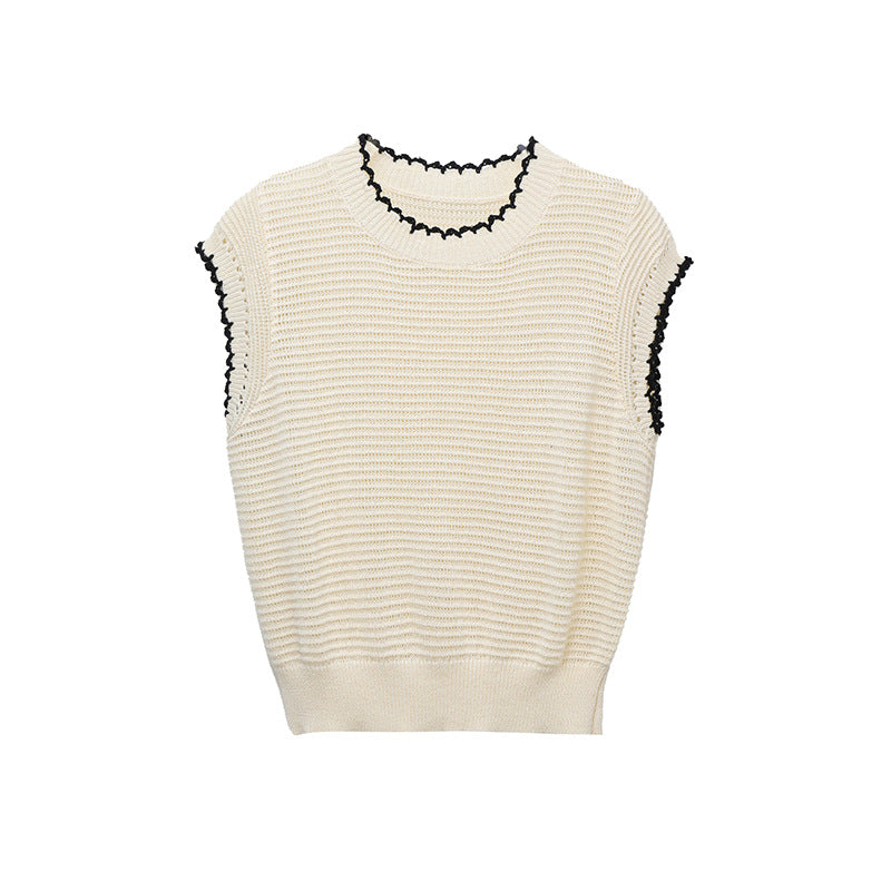 Top court à manches courtes en tricot pour femmes avec un motif texturé fin et des volants ludiques Chic & Stil
