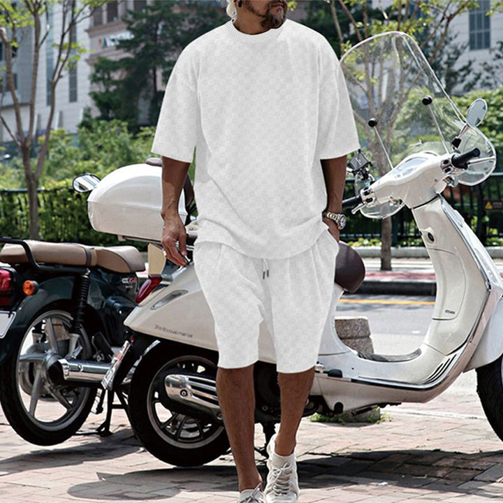 Comfortable summer outfit for men with oversized T-shirt and shorts Lune London