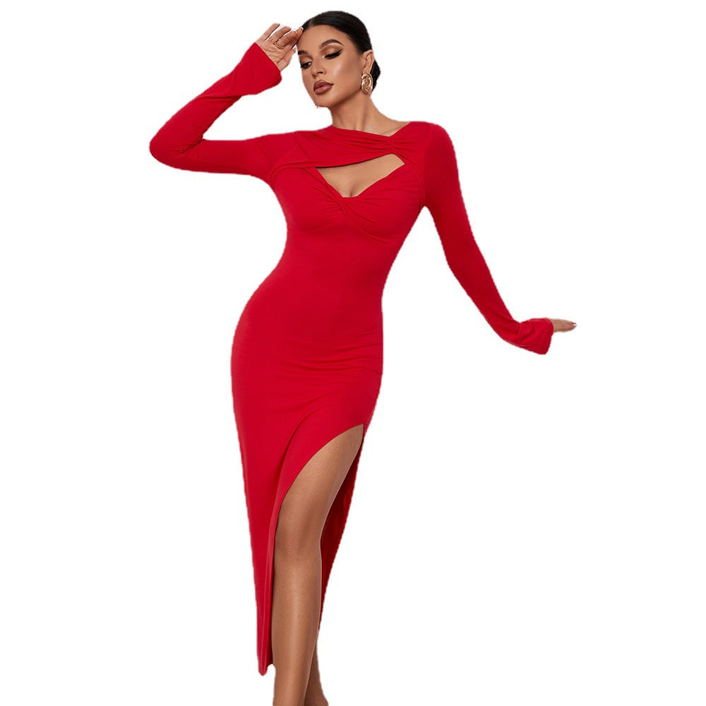 Elegant long sleeve dress for women with stylish cut and high slit Chic & Stil