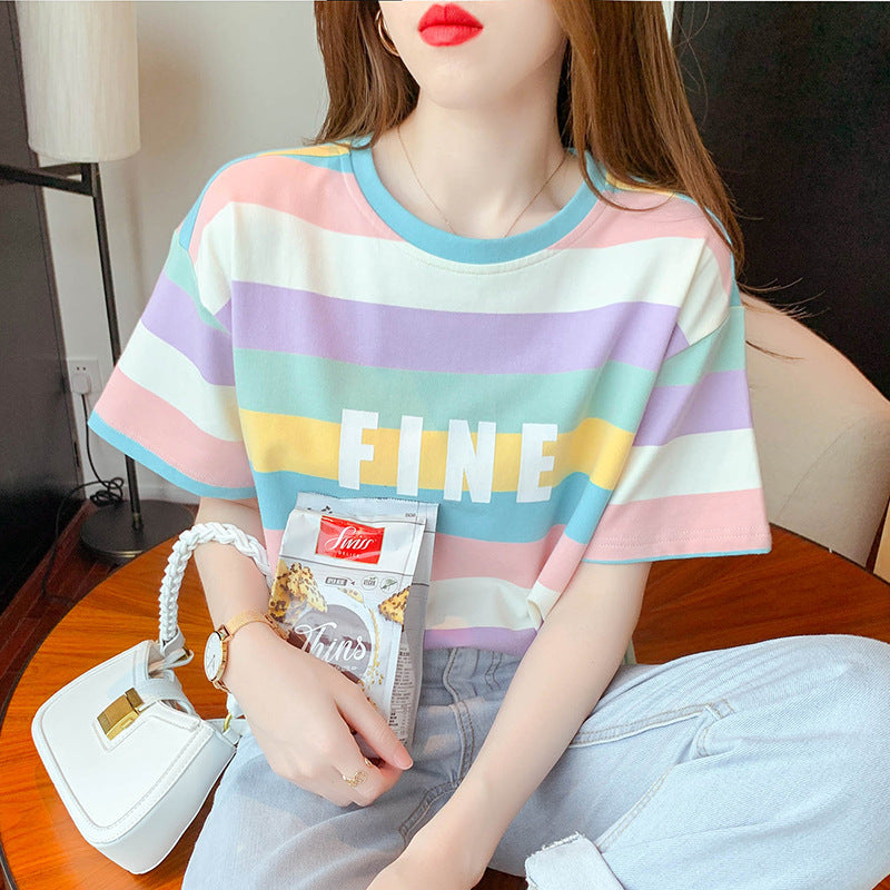 T-shirt femme avec motif rayé coloré et lettrage créatif Chic & Stil