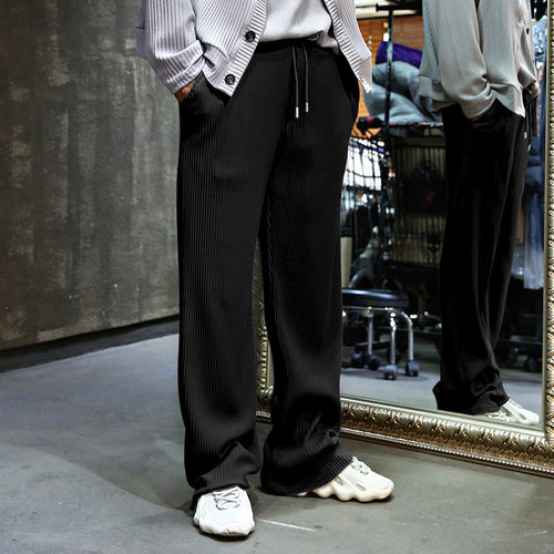 Casual knit pants for men with elastic waistband and practical side pockets Lune London