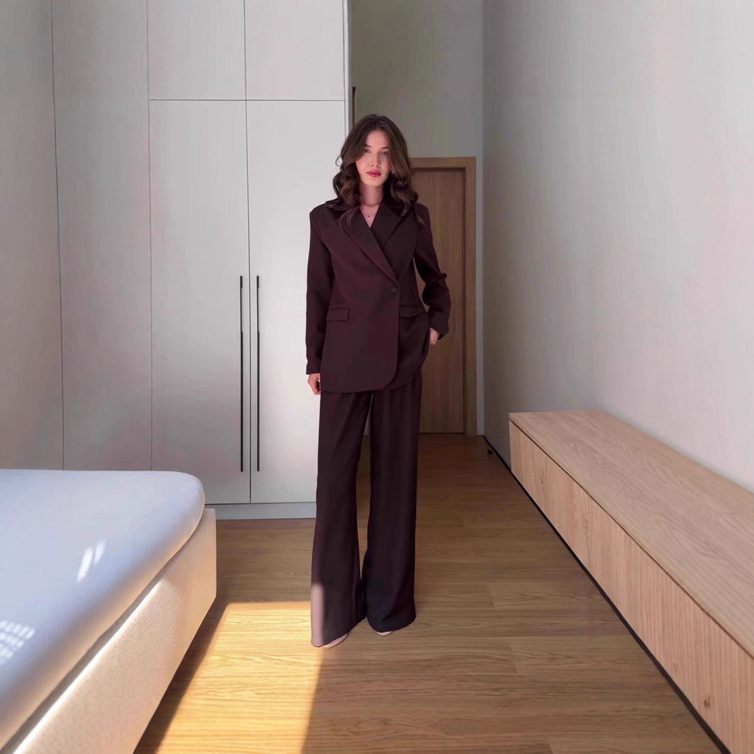 Ladies elegant business outfit with blazer and wide trousers Lune London