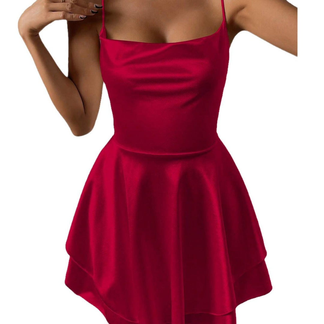 Robe décontractée féminine avec un design de bretelles délicates et une jupe évasée Chic & Stil