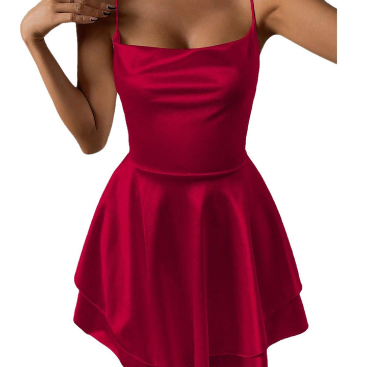 Robe décontractée féminine avec un design de bretelles délicates et une jupe évasée Chic & Stil