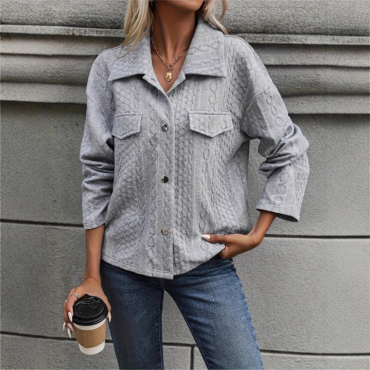 Veste en tricot pour dames avec design en torsades texturé et poches pratiques Lune London