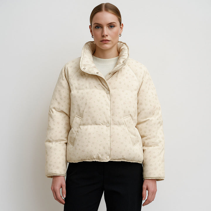 Veste matelassée volumineuse pour femmes avec un design floral et des poches pratiques Lune London