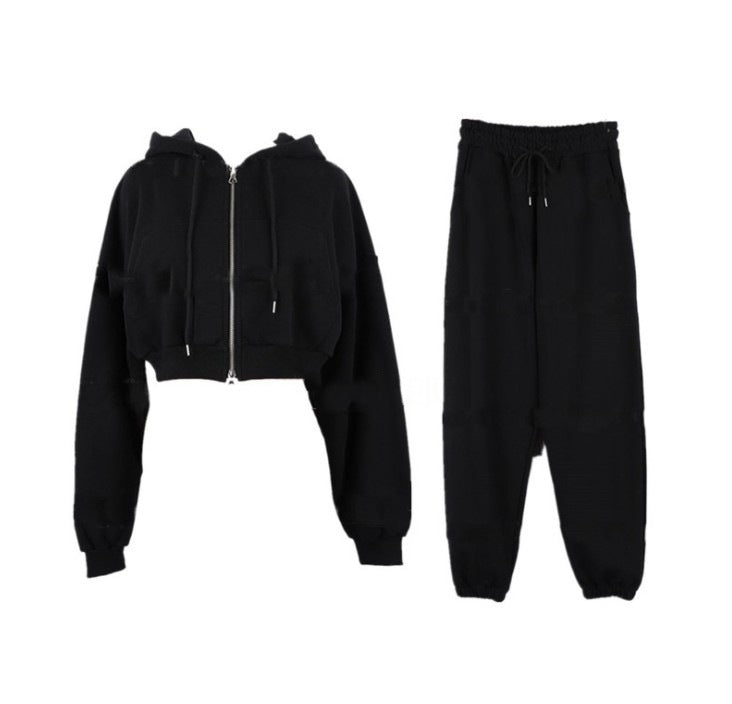 Ensemble décontracté pour femmes avec crop hoodie et joggers Chic & Stil