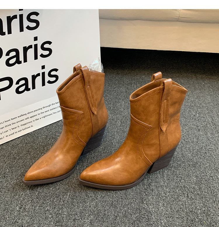 Fashion boots for women with an elegant look with a pointed toe Lune London