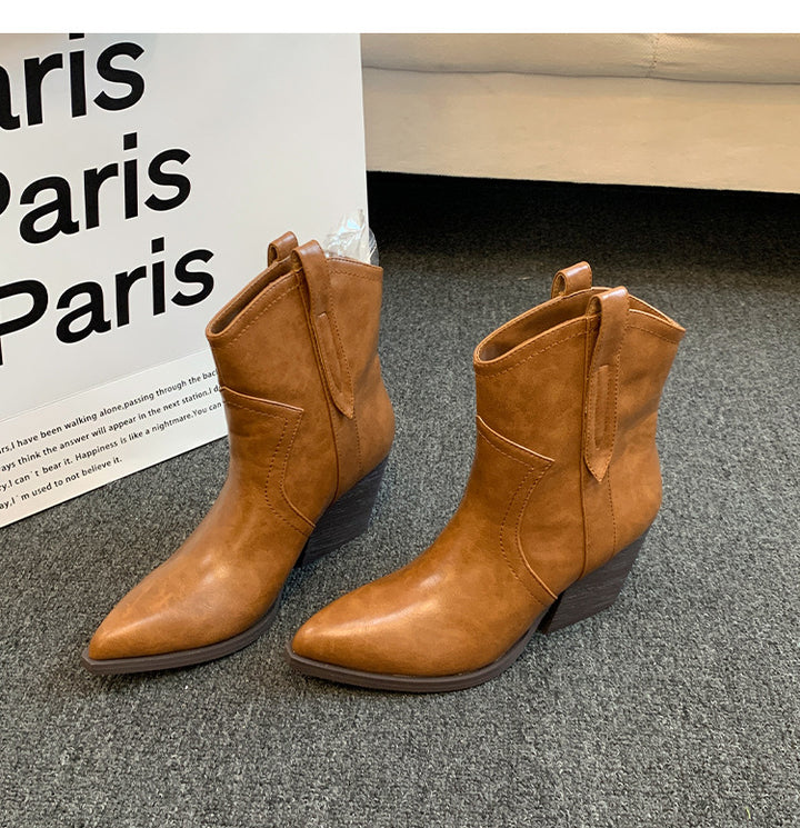 Fashion boots for women with an elegant look with a pointed toe Lune London