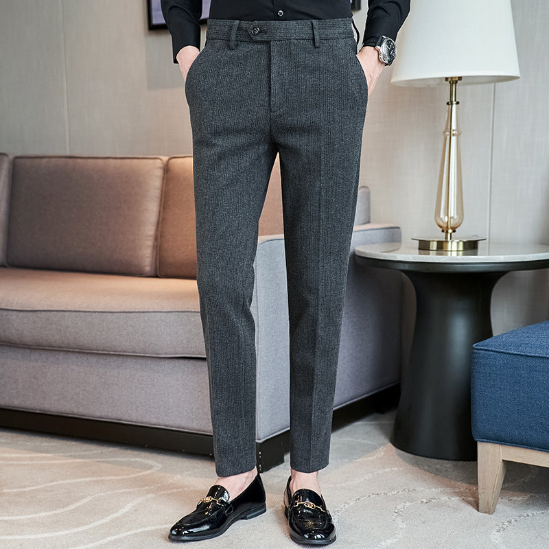 Elegant suit trousers for men with a slim fit and fine texture Lune London