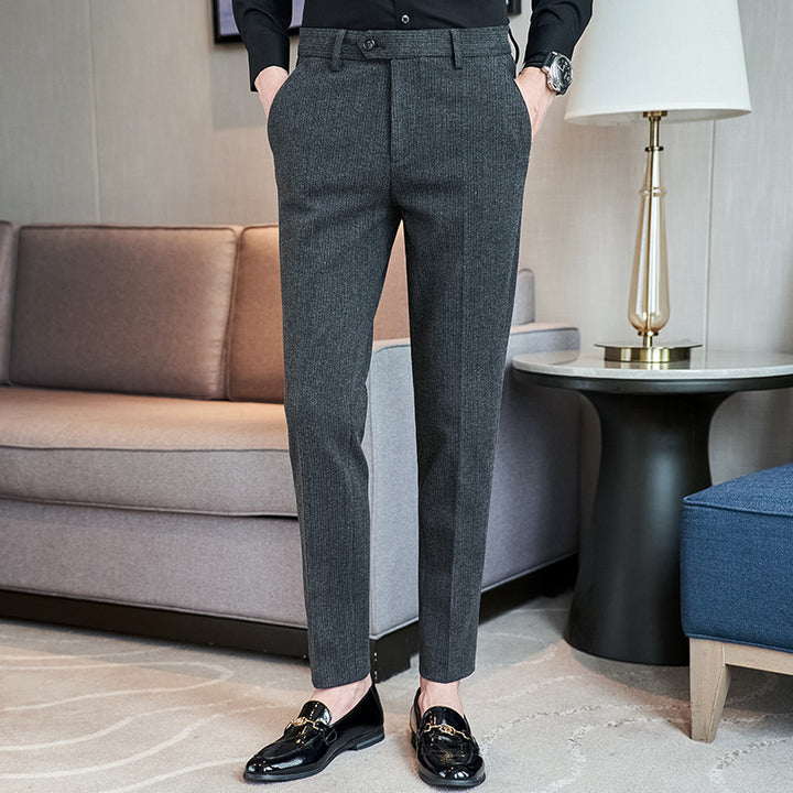 Elegant suit trousers for men with a slim fit and fine texture Lune London