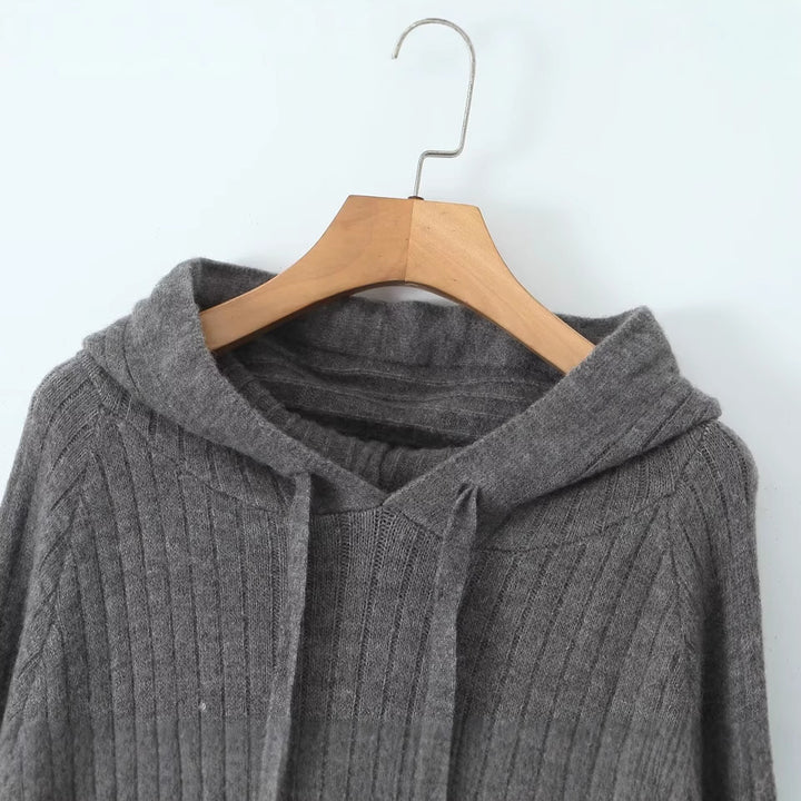 Robe à capuche en tricot pour femmes avec capuche et motif en relief Chic & Stil