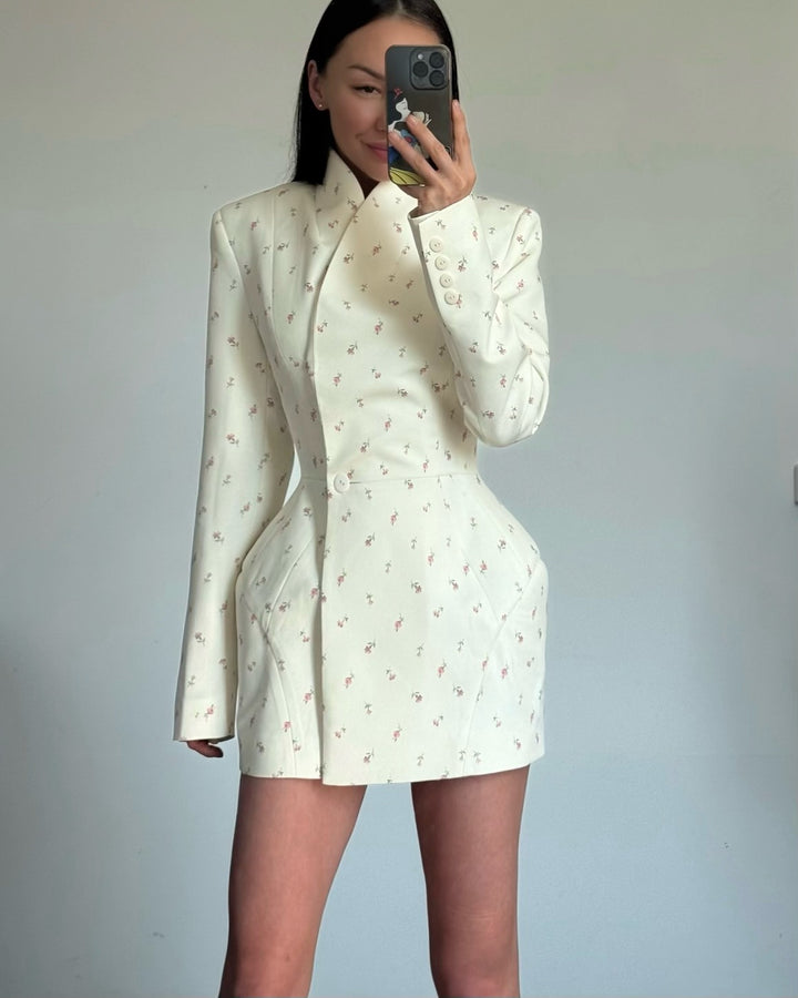 Trendy blazer dress for women with floral design and fitted cut Lune London