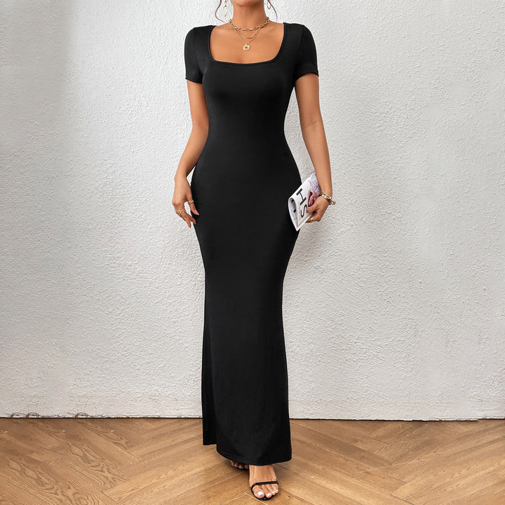 Elegant maxi dress for women with deep U neckline and fitted cut Chic & Stil