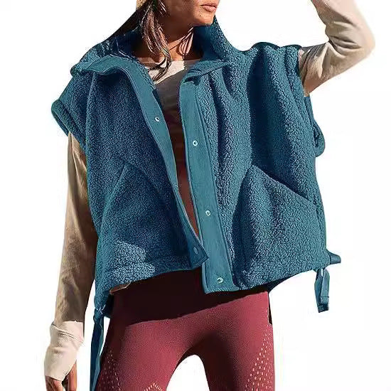 Women’s fleece cardigan with practical pockets and innovative design Lune London