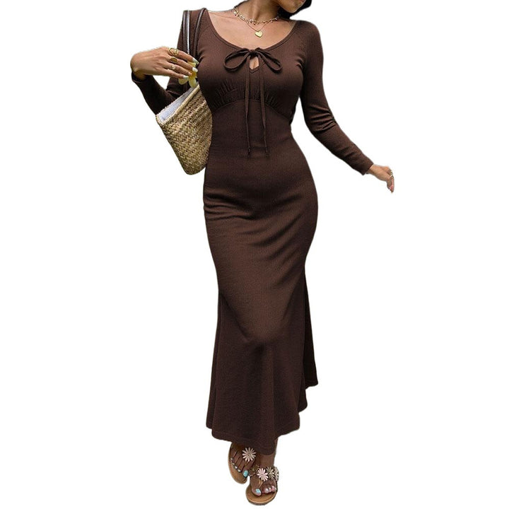 Robe maxi femme avec un élégant détail de lacet et ajustement près du corps Chic & Stil