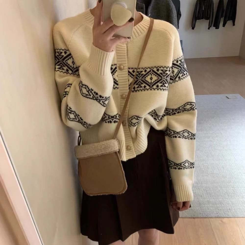 Short knit jacket for women with embellished buttons Lune London