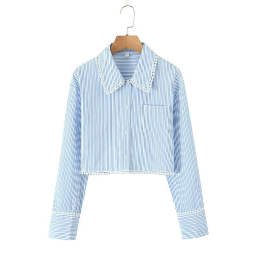 Blouse crop pour femmes avec des accents de dentelle élégants Chic & Stil