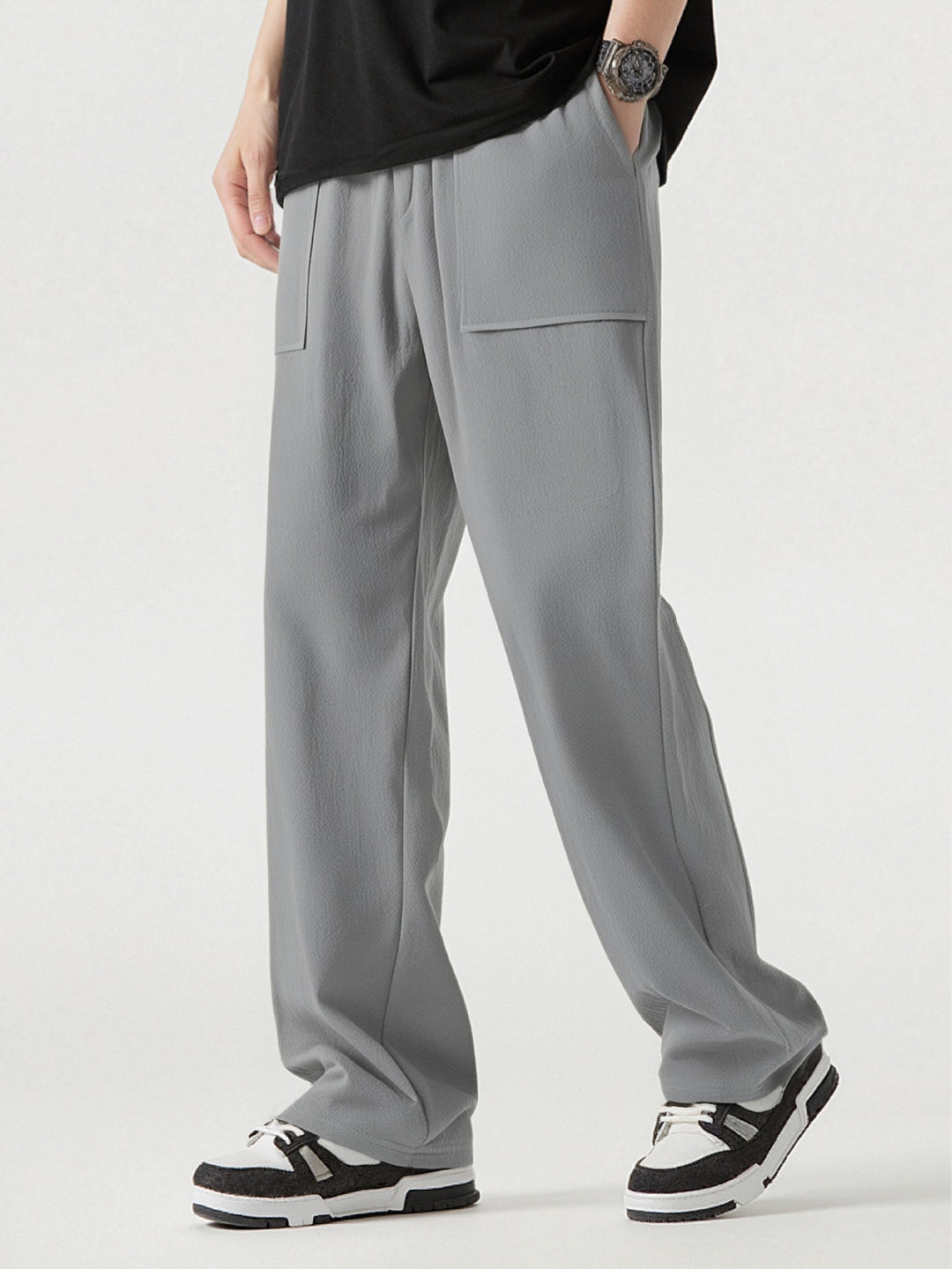 Casual cargo pants for men with practical pockets and elastic waist Lune London