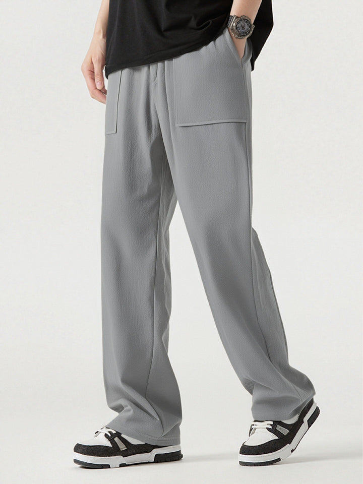 Casual cargo pants for men with practical pockets and elastic waist Lune London