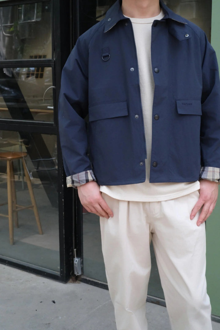 Short utility jacket for men with practical pockets and modern collar Lune London