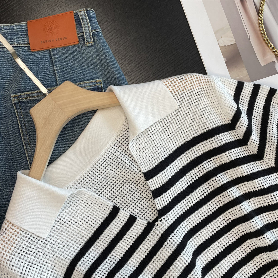 T-shirt en tricot aérien pour femmes avec motif rayé Chic & Stil