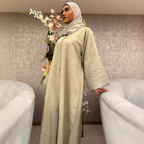 Elegant maxi dress for women with trendy trumpet sleeves and fine details Lune London