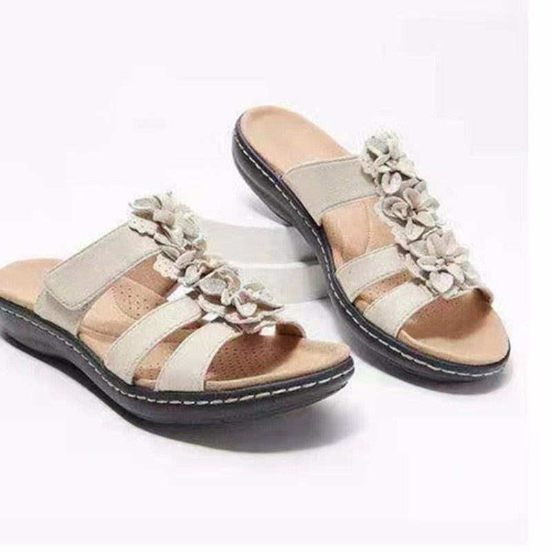 Women’s sandals with floral accent Lune London