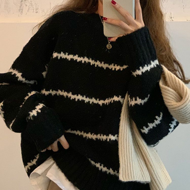 Women Large knitted sweater with modern stripes Lune London