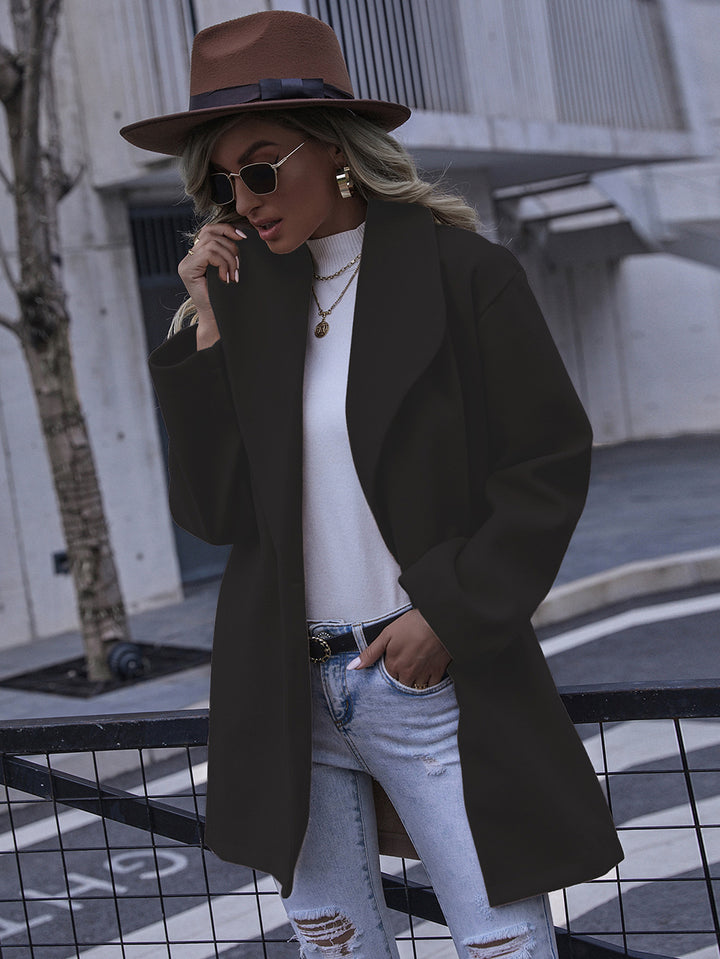 Ladies oversized fashionable coat with an elegant lapel and a practical cut Lune London