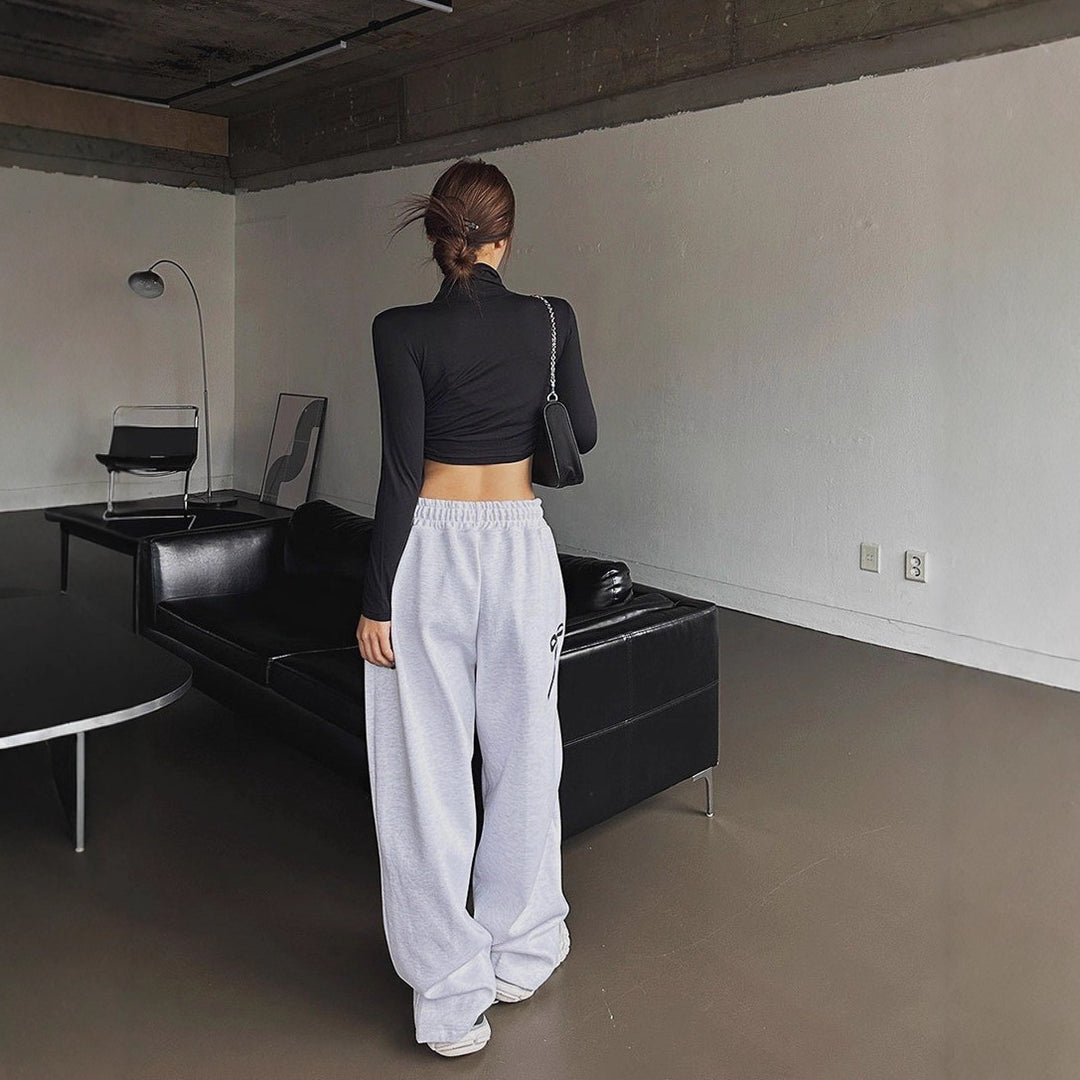 Women's loose leisure pants with elastic waistband and decorative bow motif Chic & Stil