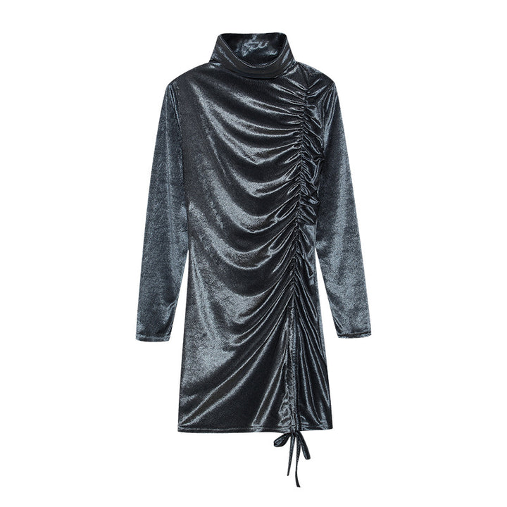 Robe de fête pour dames avec col haut et plis drapés