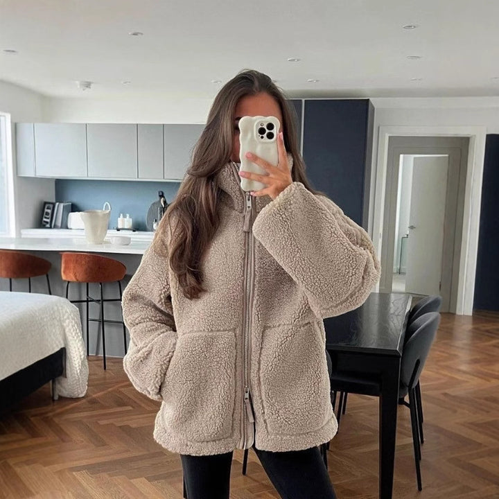 Comfortable fleece jacket for women with a high collar and practical pockets Lune London