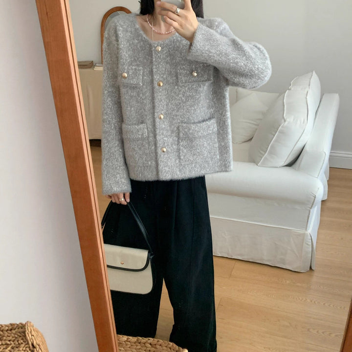 Veste en tricot confortable pour femmes avec détails en bouton et poches plaquées Chic & Stil
